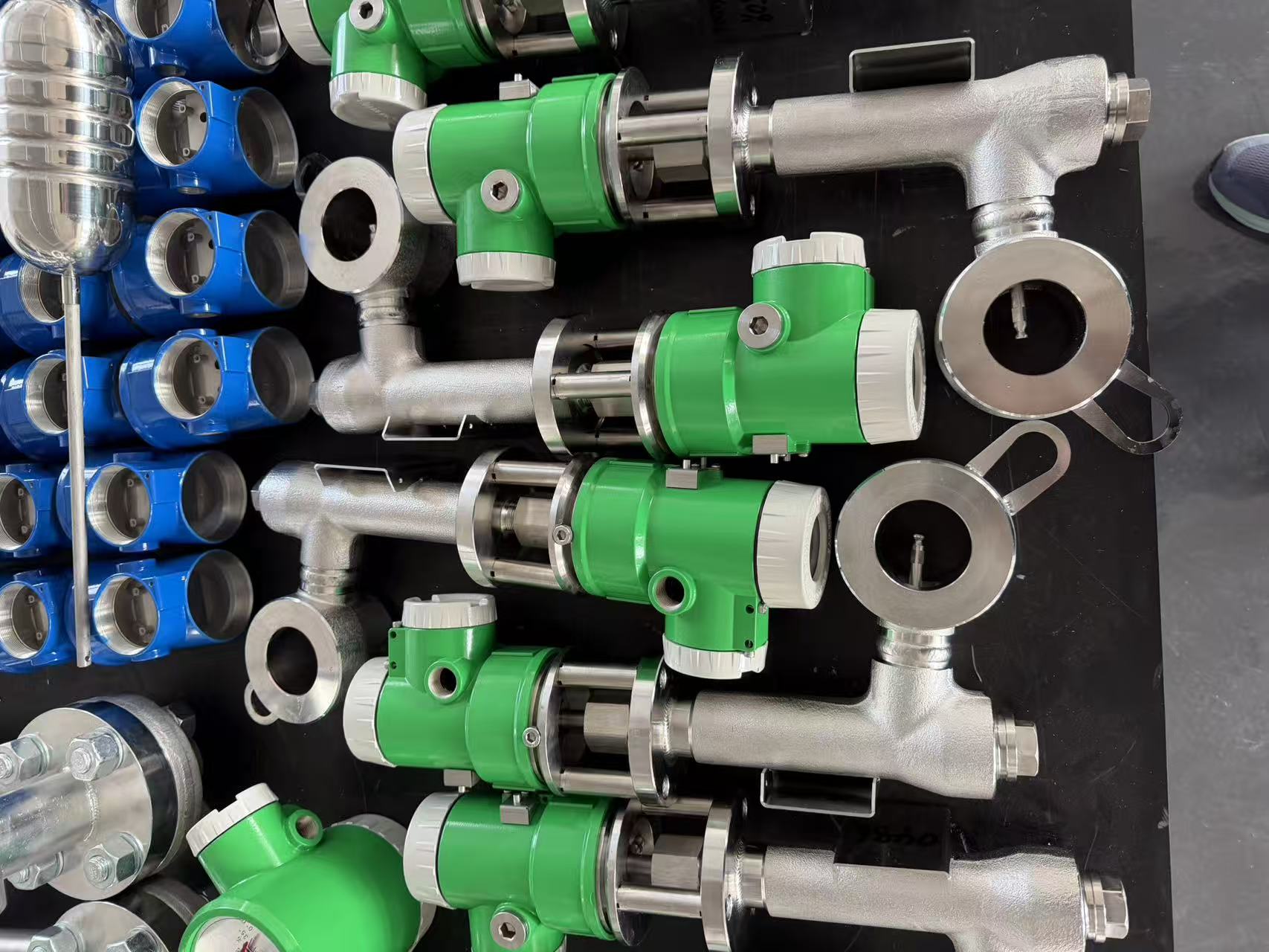 displacer level transmitter