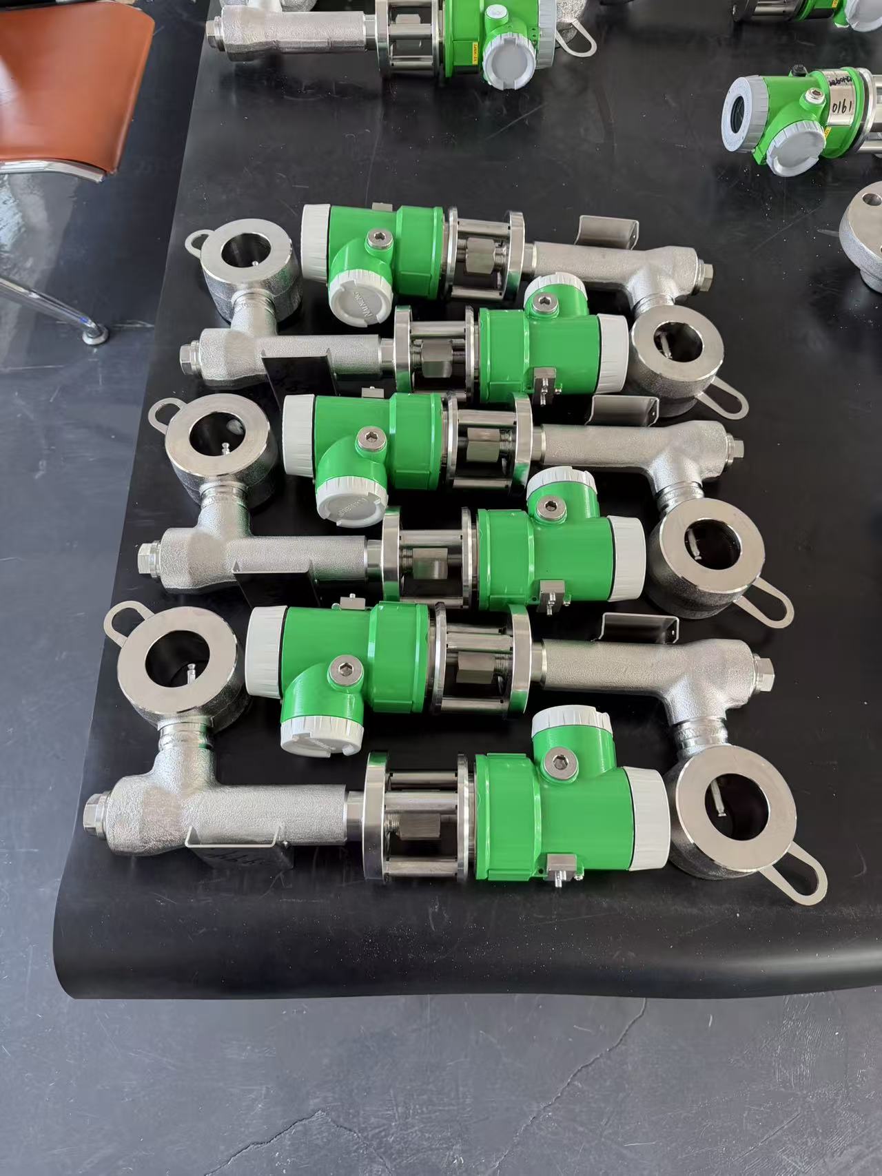 displacer level transmitter