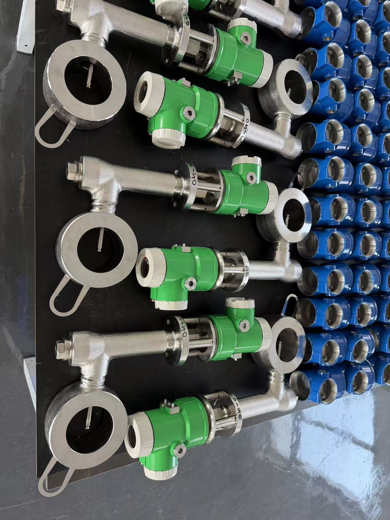 displacer level transmitter