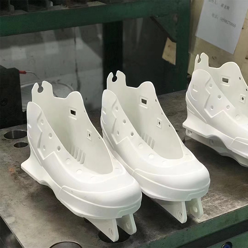 Indústria fabricante de moldes produz moldes de patins de gelo