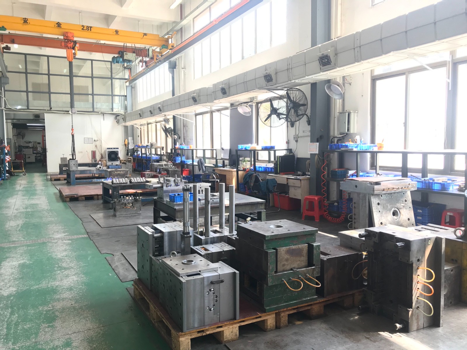 hot runner mould customized