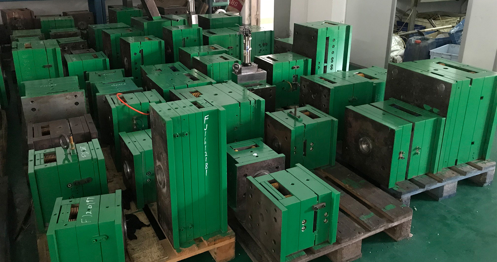 Our factory can customized above 600 set mould per year