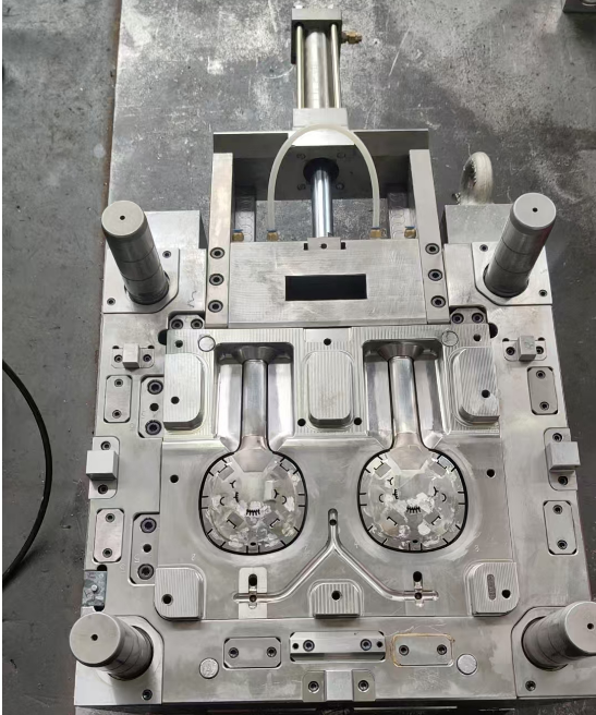 plastic injection mold tooling