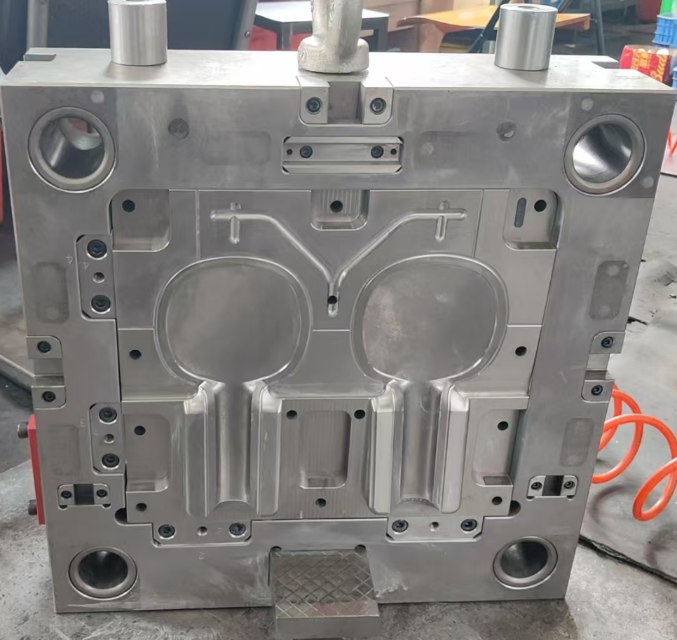 plastic injection molding factory