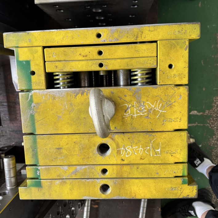 Additive Manufacturing Injection Molding China Mould Manufacturer For Electronic Accessory Parts
