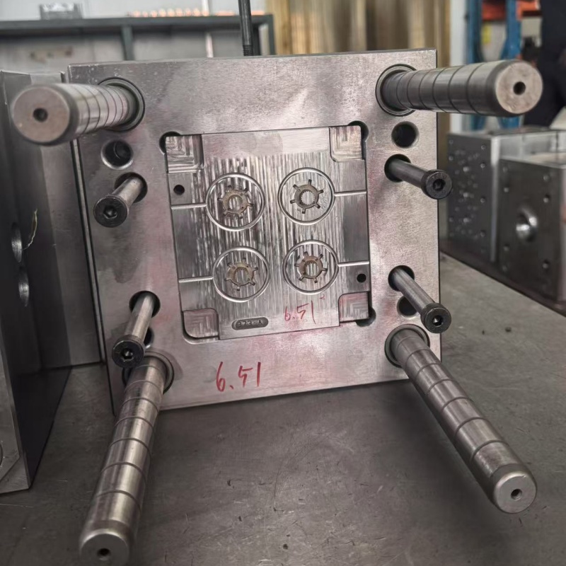 holding pressure injection molding