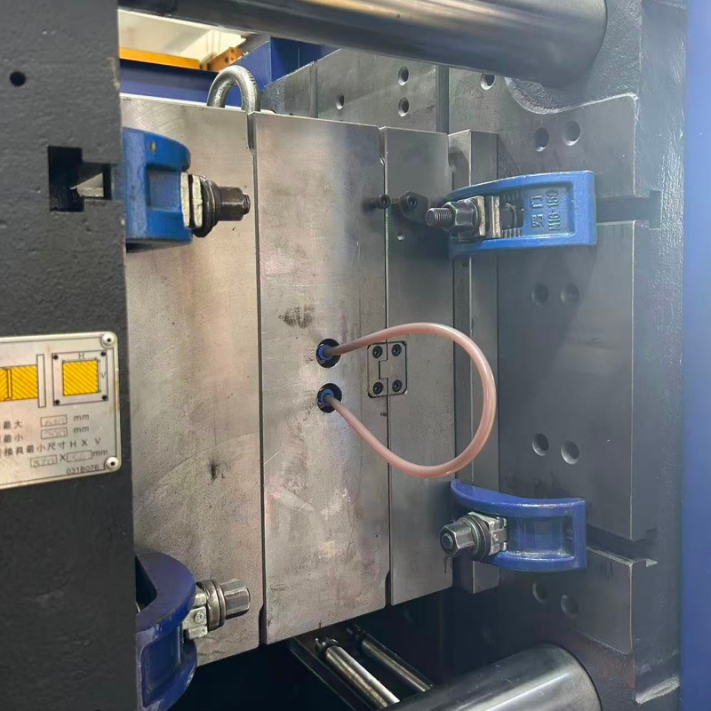 Duș cu efect de ploaie cu perete rotund, fabricat de producătorul de injecție Xiamen Fengjin