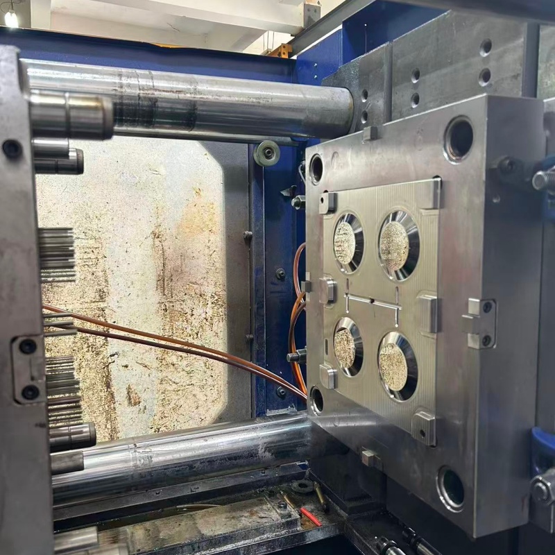 Duș cu efect de ploaie cu perete rotund, fabricat de producătorul de injecție Xiamen Fengjin