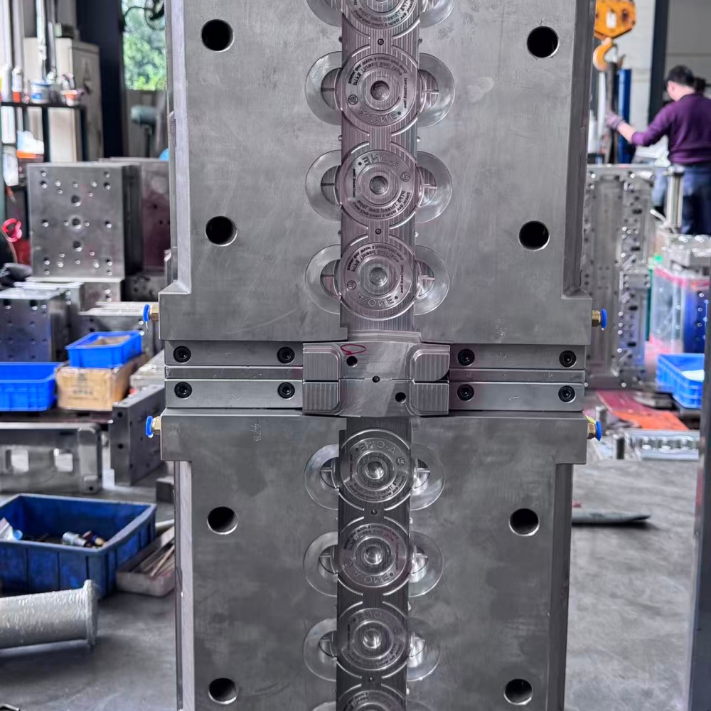 8 Kaviteli Makara ve Kapak İçin Plastik Enjeksiyon Kalıbı