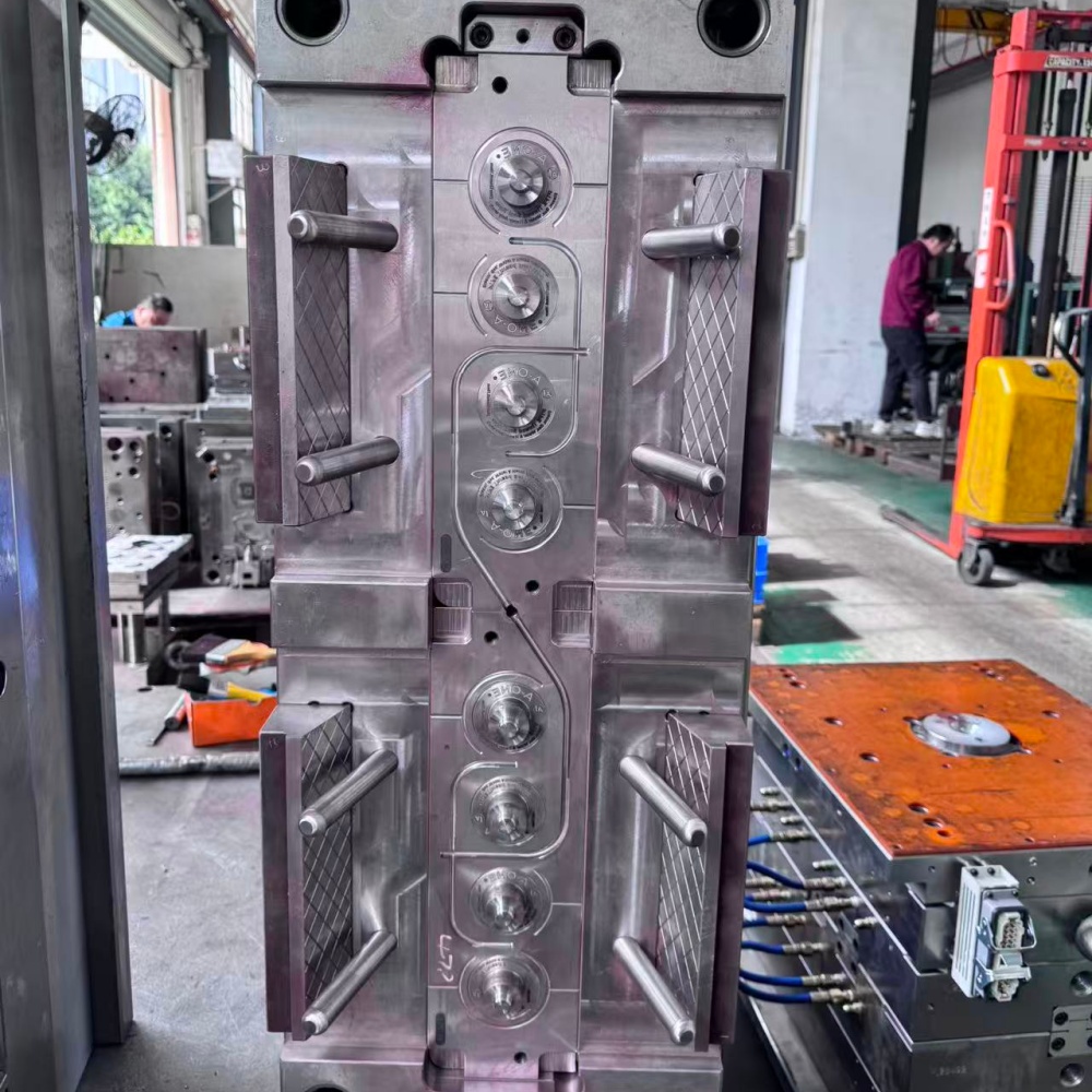 8 Kaviteli Makara ve Kapak İçin Plastik Enjeksiyon Kalıbı