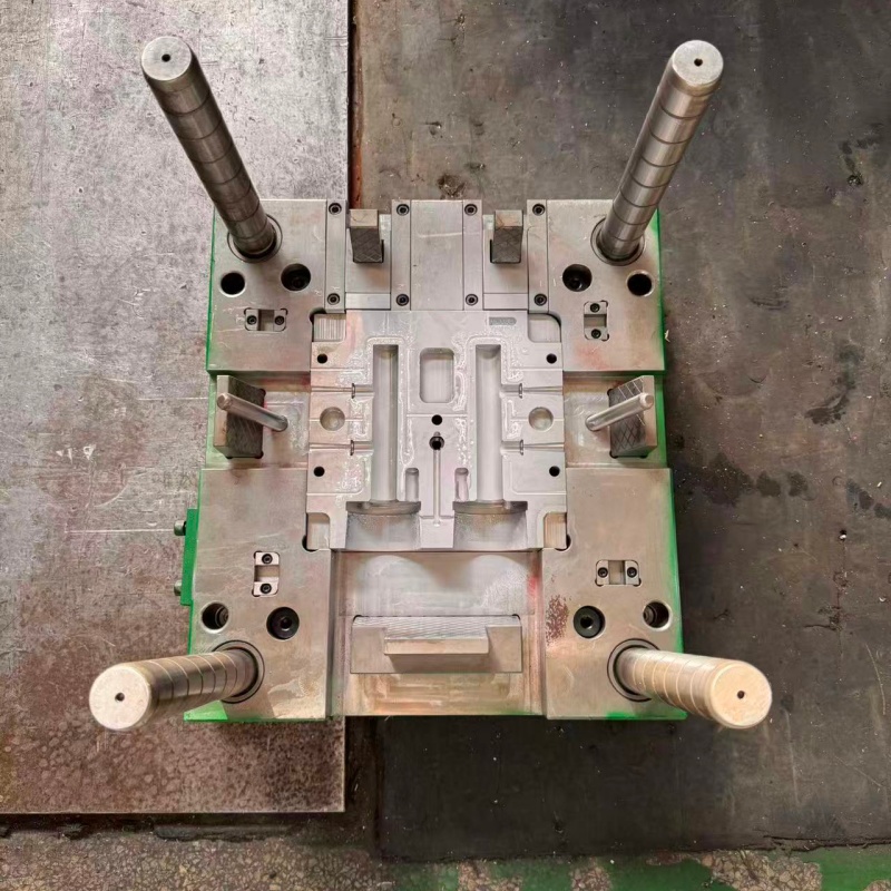 Компания по проектированию многоместных пресс-форм и литью под давлением в Китае