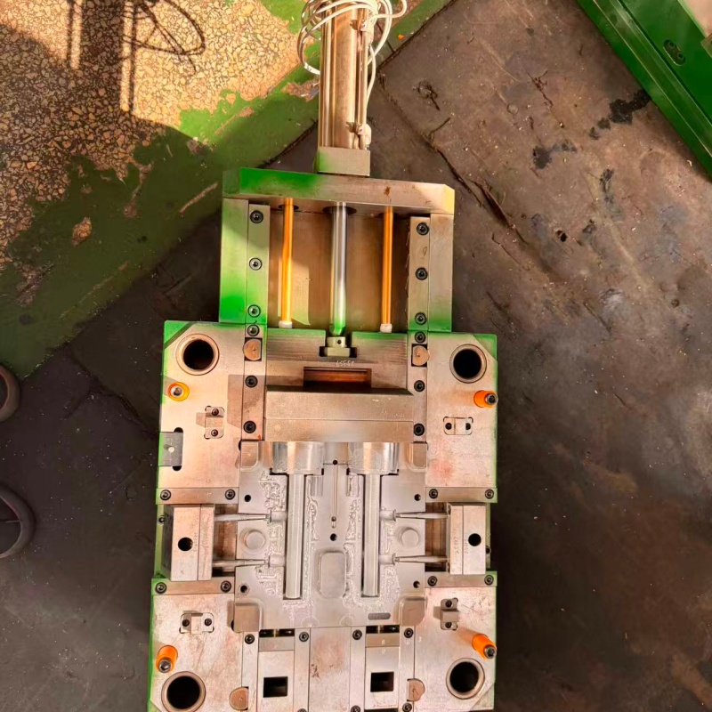 plastic injection molding factory