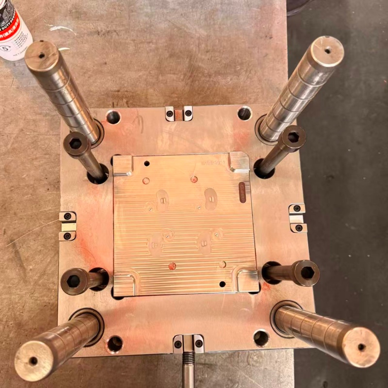 Industria de matrițe din plastic Xiamen FengJin urează industriei o dezvoltare mai prosperă în anul 2026