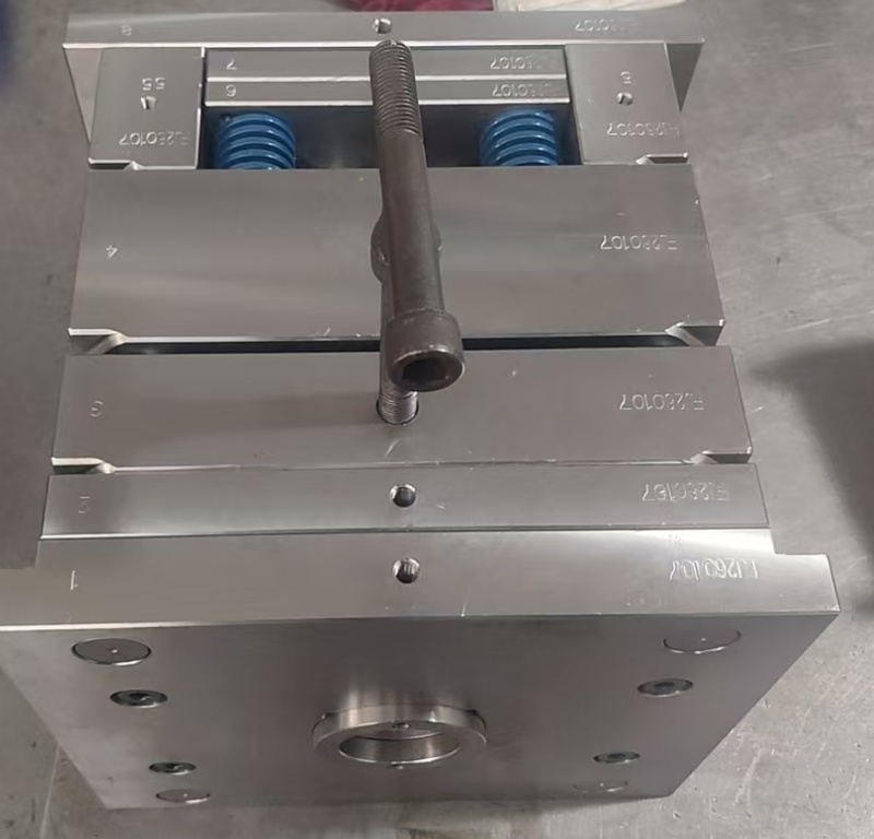 Ксиамен Фънджин изработва пластмасови форми и проектира шприцформи