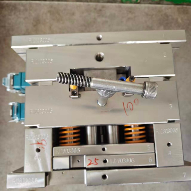 Solution complète de moulage par injection plastique pour articles sanitaires