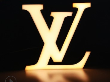 backlit halo letters with led illumination