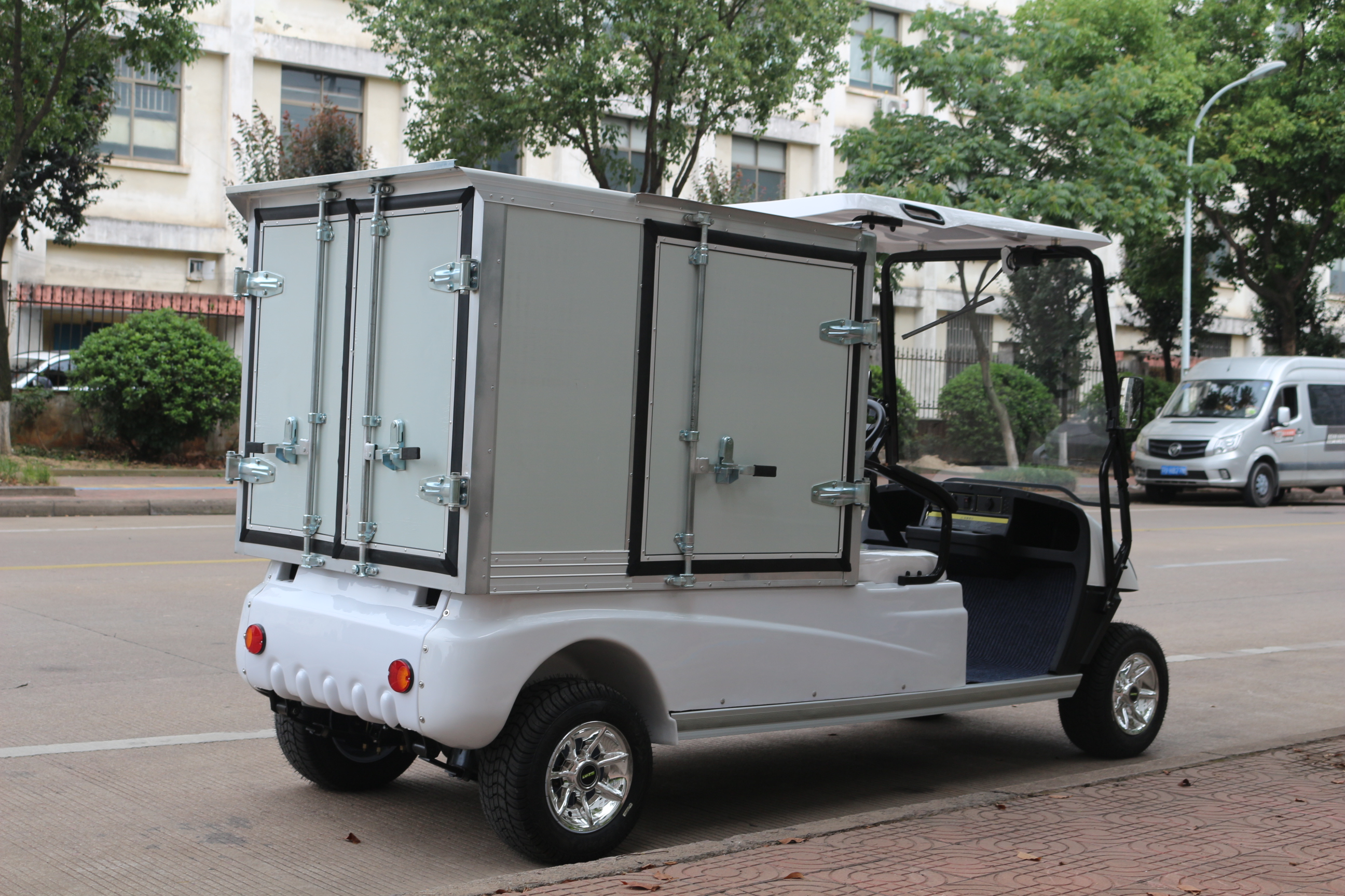Utility golf cart with trailer box