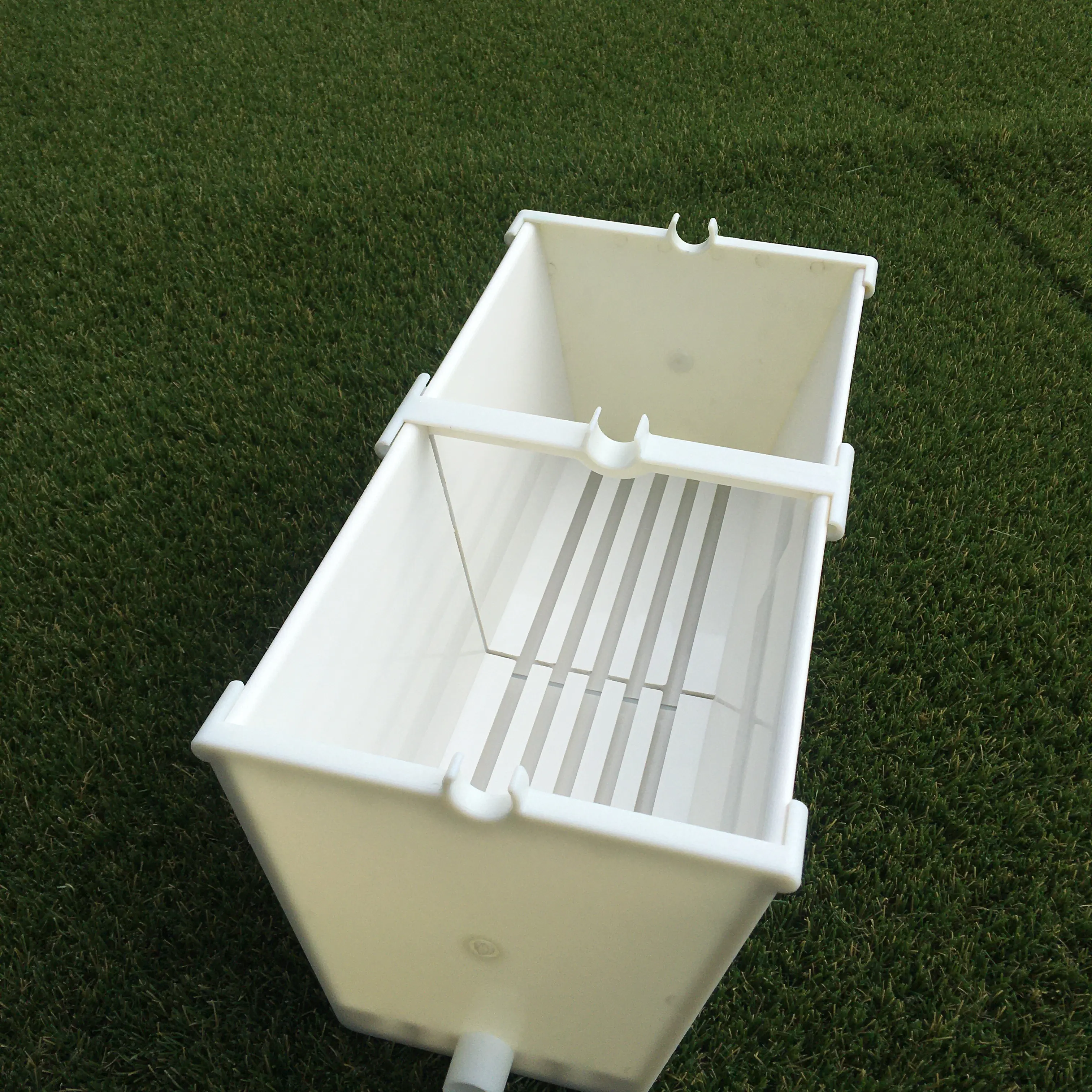 White PVC Strawberry Planting Gutter Soilless Cultivation Tray Strawberry Planting In Greenhouse