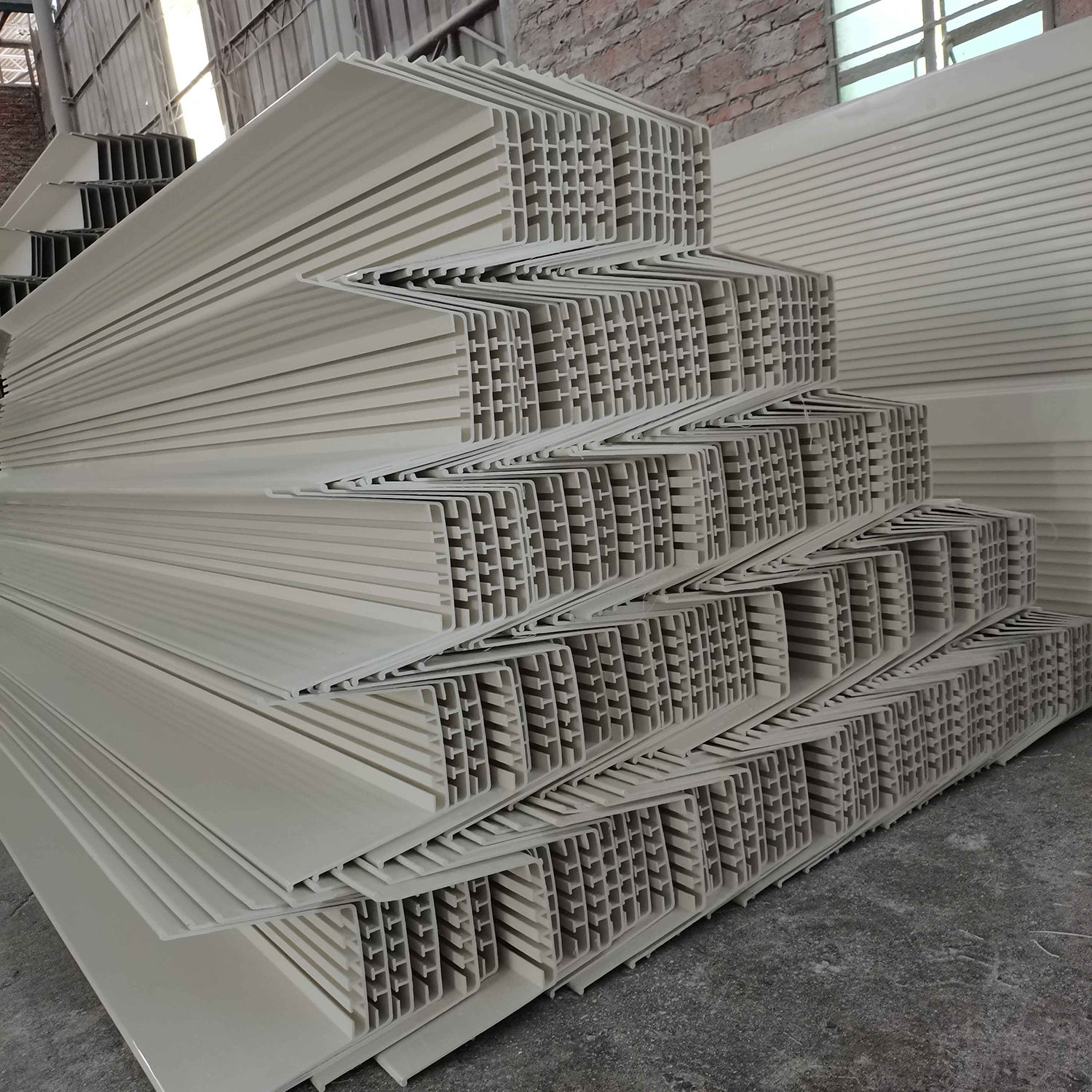 Greenhouse PVC Gutter with Drainage Board for Hydroponic Strawberry Growing System