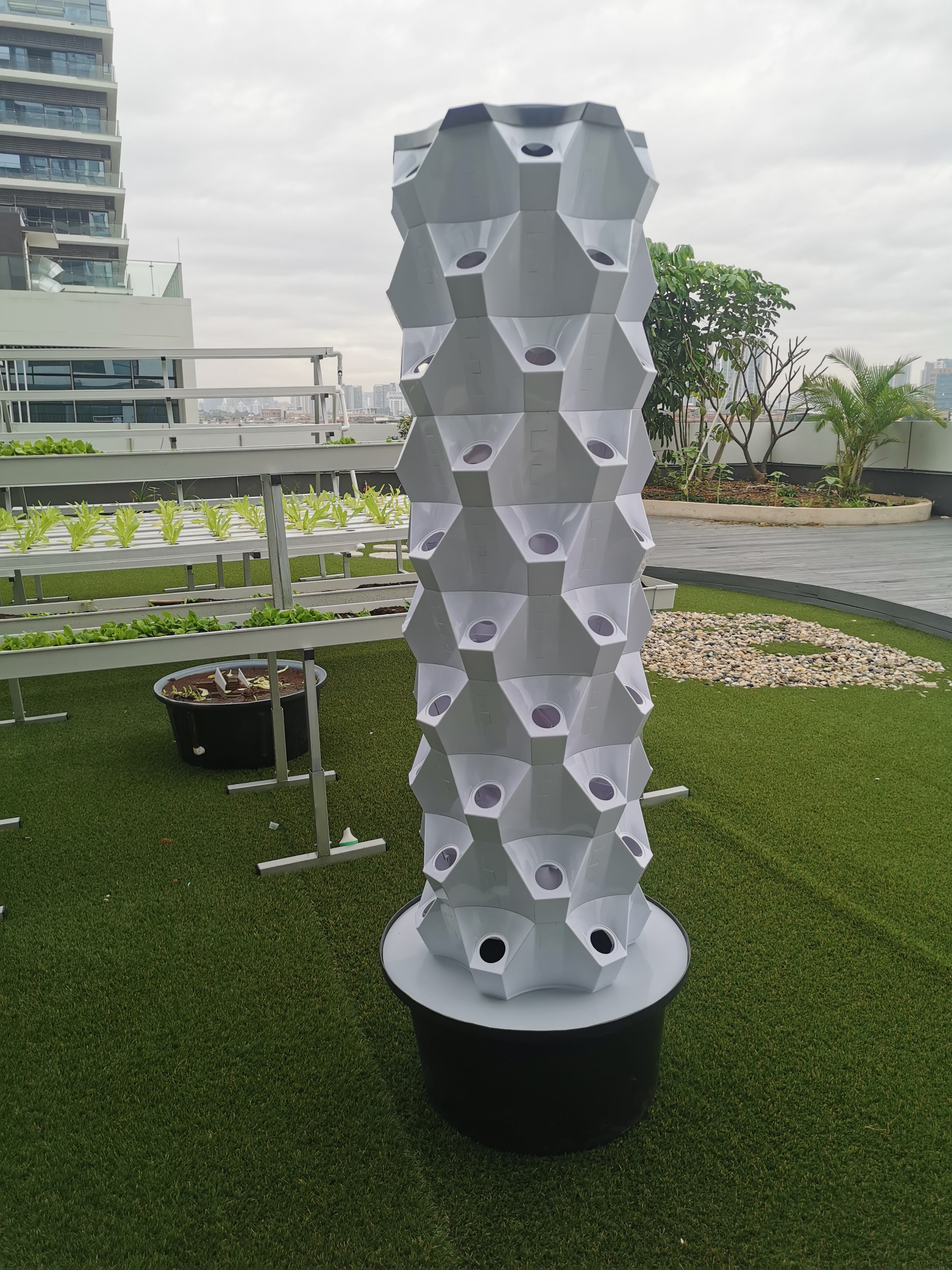 2025 New Improved Food Grade ABS Material Soilless Cultivation 48/60 Plants Available Growing Tower Complete Set