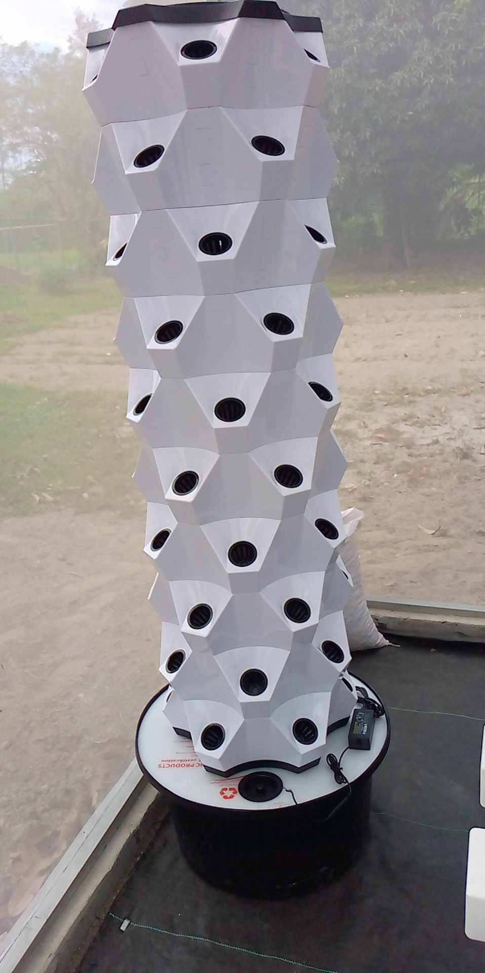 China Quality Smart Soilless Cultivation Aeroponic Tower Vertical Farming Hydroponic Tower Growing System for Vegetable