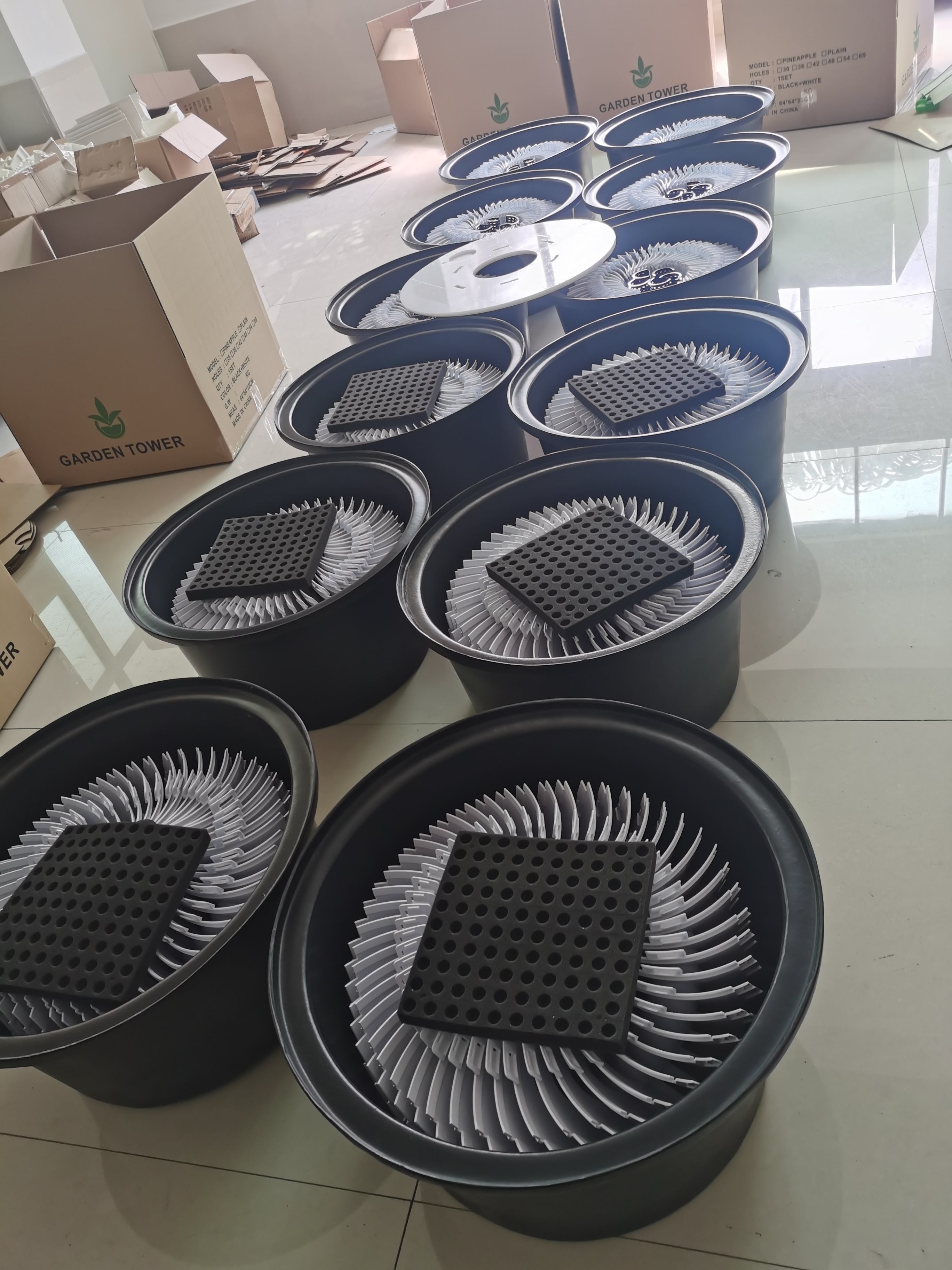 Aeroponic System Hydroponic Vertical Garden Grow Tower Growing Vegetables Herbs Plastic Column Tower System Greenhouse Farming