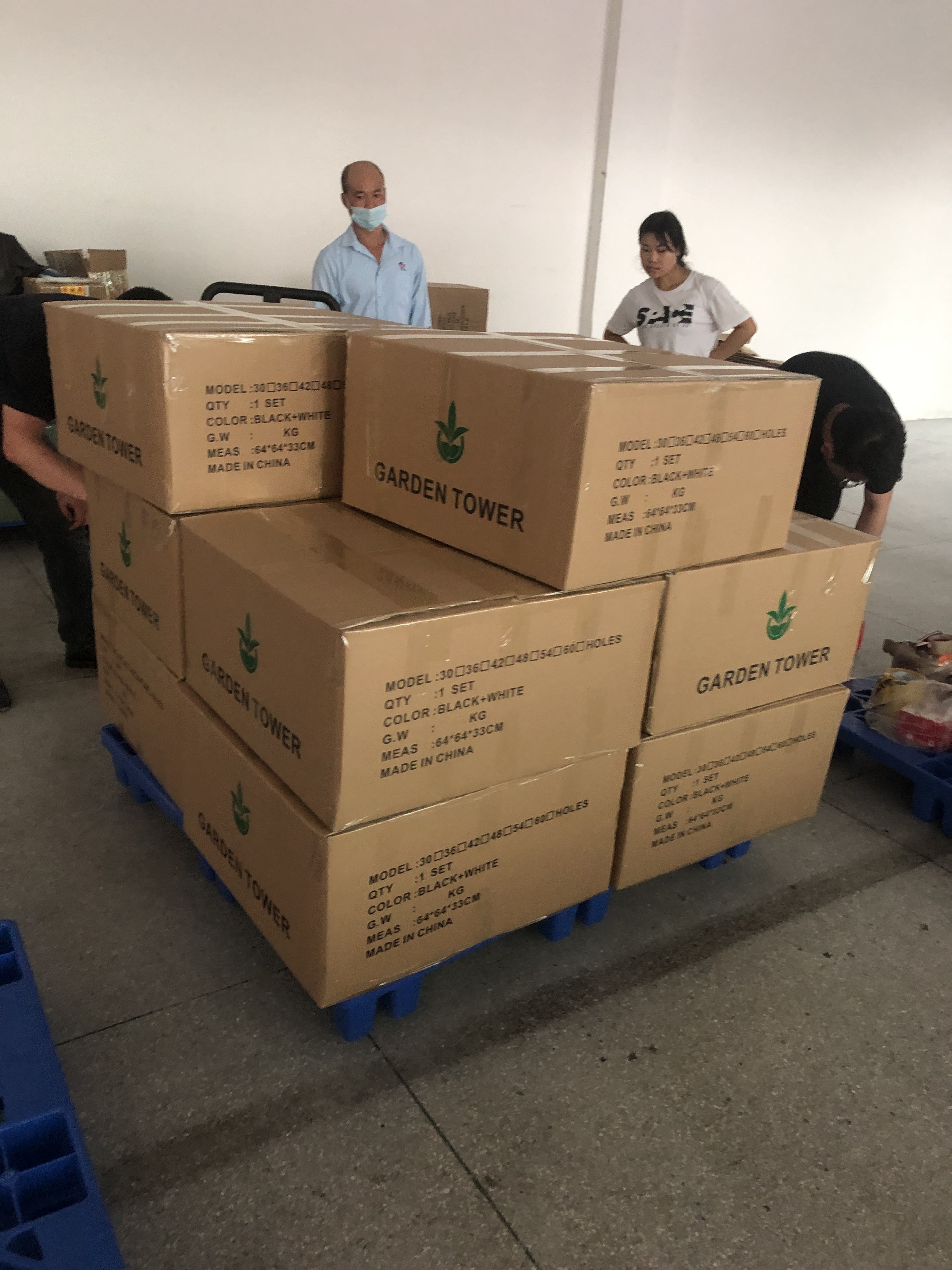 Aeroponic System Hydroponic Vertical Garden Grow Tower Growing Vegetables Herbs Plastic Column Tower System Greenhouse Farming