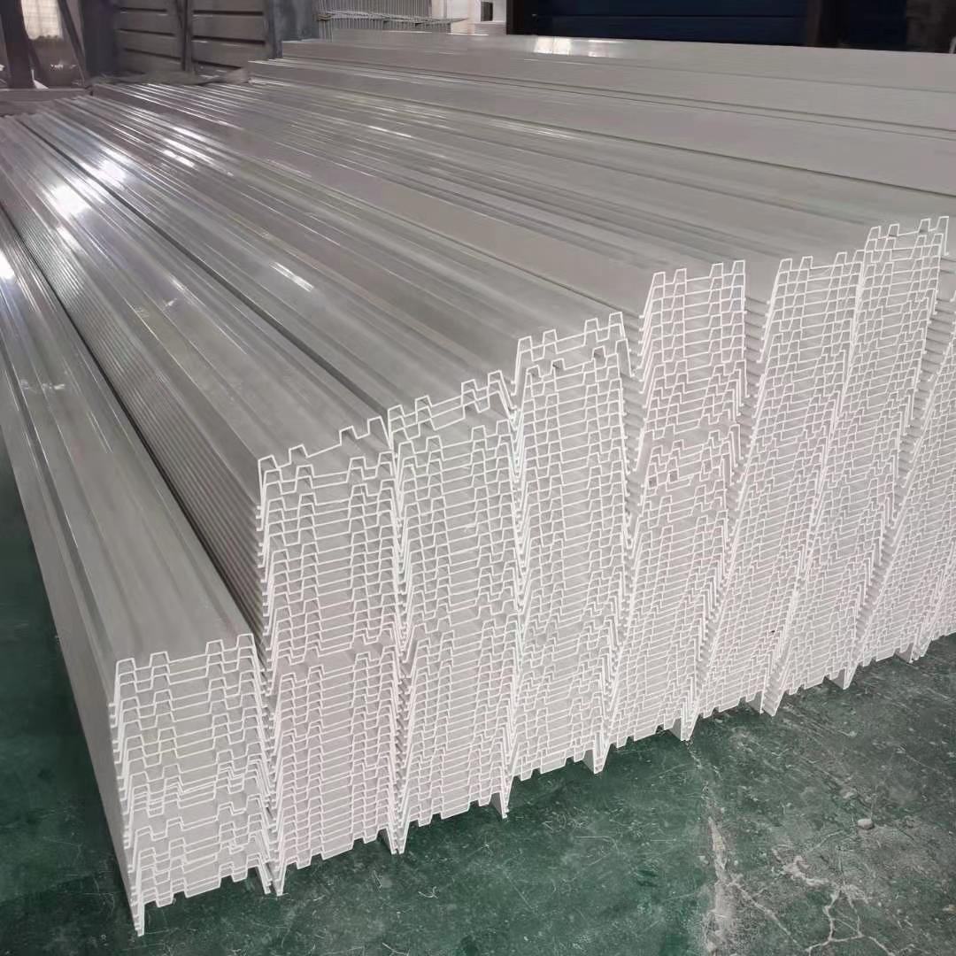 New Agriculture Equipment Drip Irrigation System PVC Trough Greenhouse Growing System Hydroponic Tomato PVC Pipe System