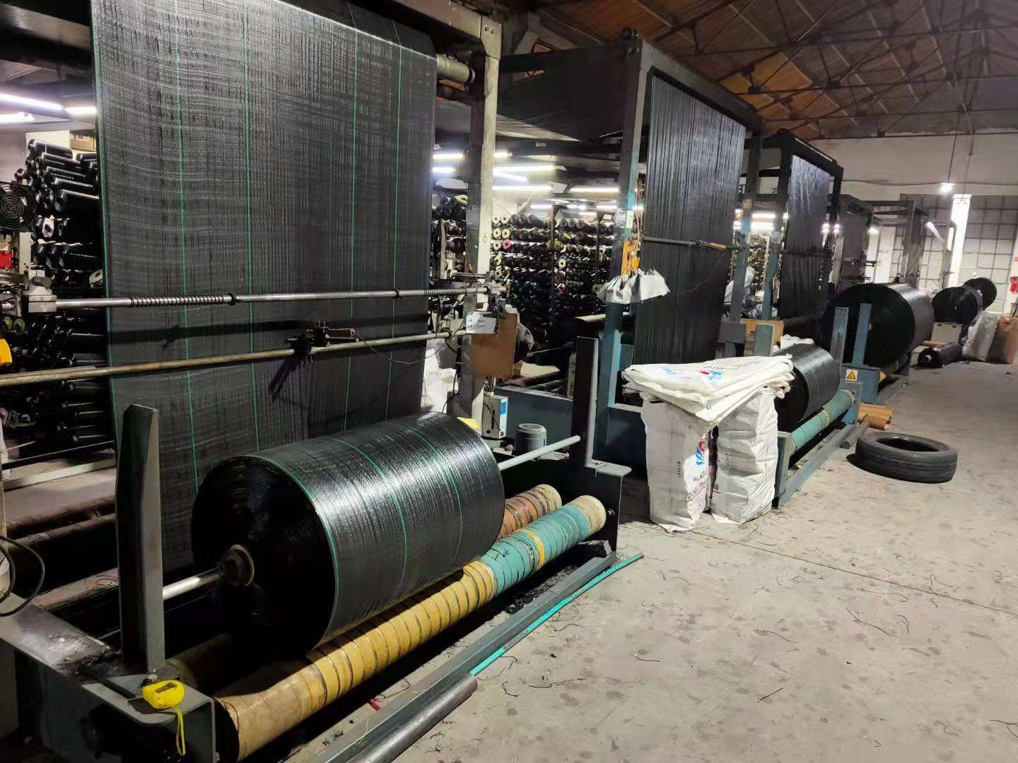 Agricultural Nonwoven Black PP Woven Weed Control Fabric Ground Cover Mat Plastic Grass Barrier