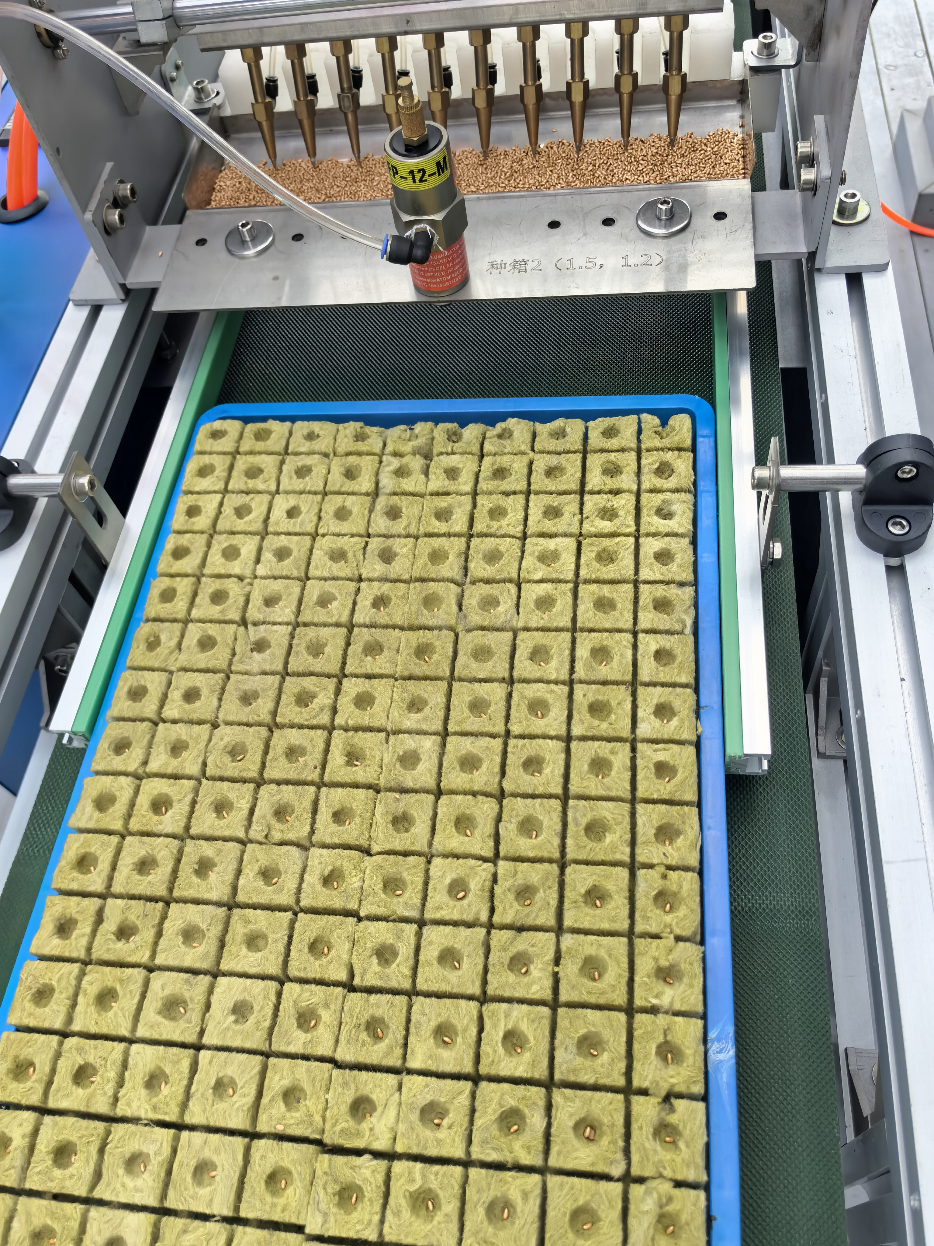 G&N Greenhouse Commercial Used Automatic Vegetable Tray Nursery Seedling Seeder Seed Planting Machine