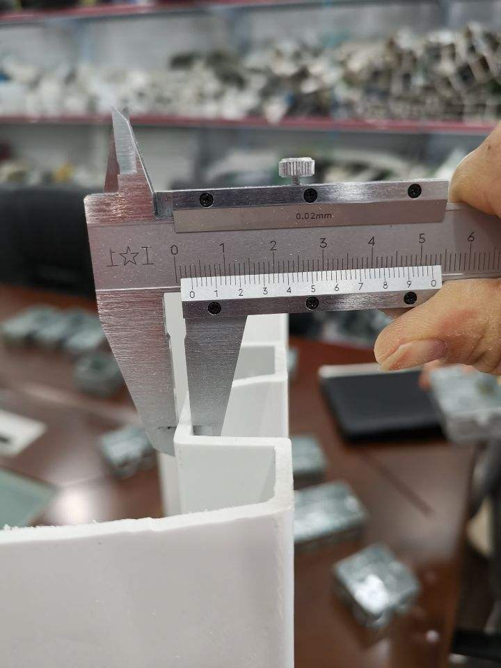 2025 Advanced Heavy-Duty Green House Hydroponics Planting Substrate Gutter System for Hydroponic Strawberry Tomatoes Cucumber