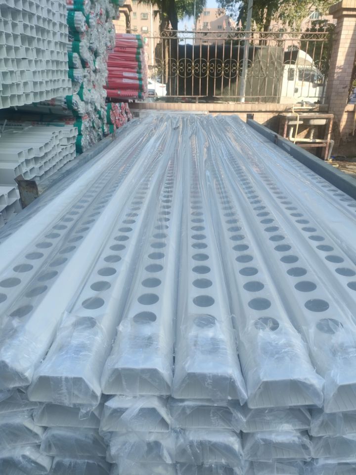 100×50mm Custom Hydroponic NFT Channel System for Lettuce Commercial Greenhouse Farming