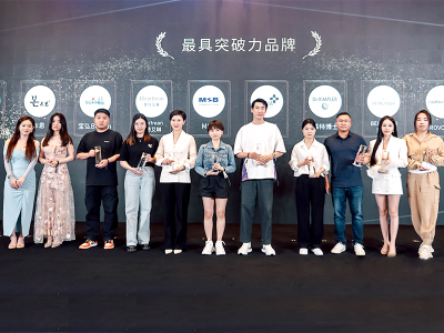 ガオ ジエ は ネオバ と スーパーダイエット を率いて第 1 回 YI 美しさ &アンプ; ライフスタイル の 素晴らしい コル 活動に参加し、ネオバ を率いて「最も画期的なブランド賞」を受賞しました。