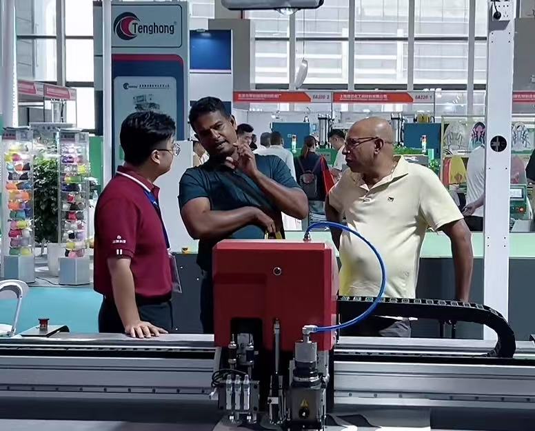 fabric cutting machine