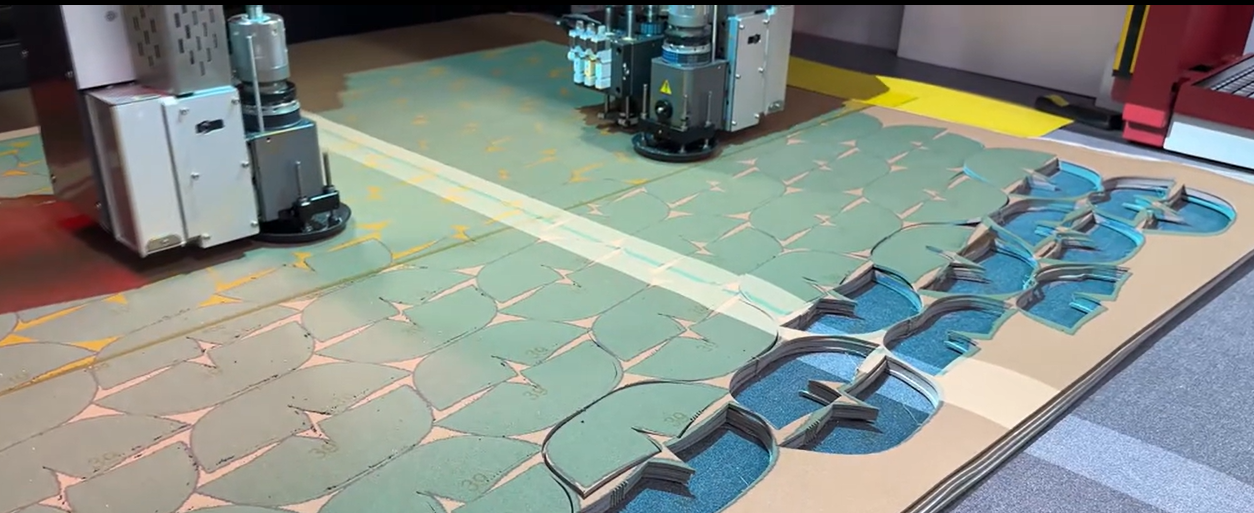 Automatic fabric cutter
