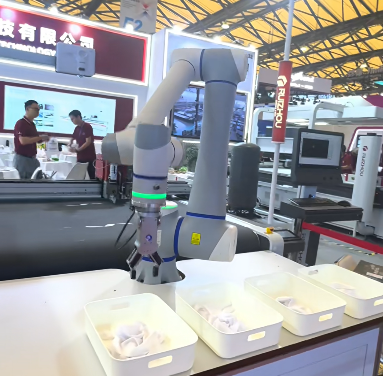 fabric cutting machine