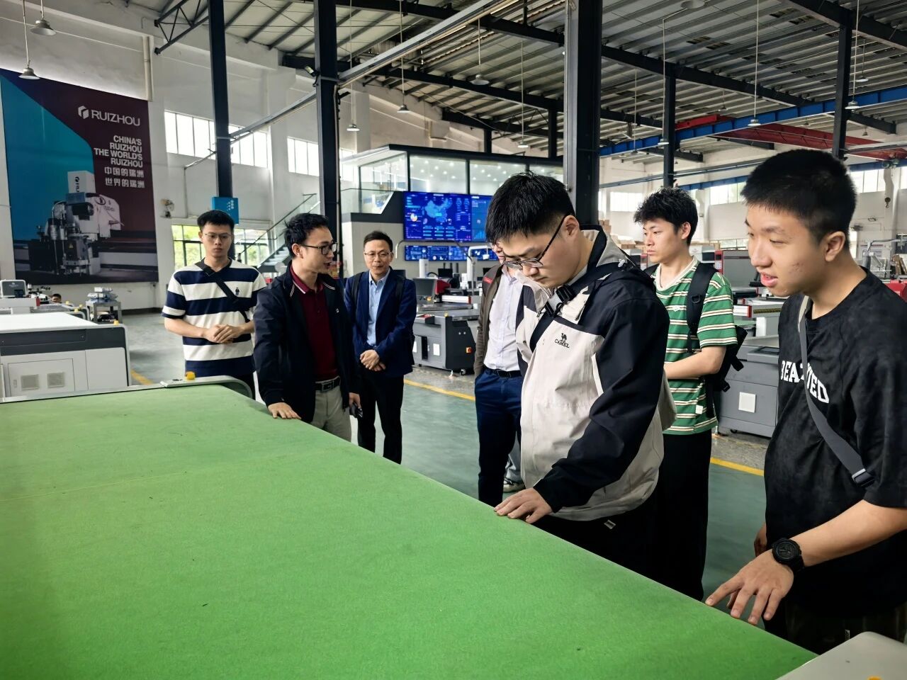 High-Precision Shoe Cutting Machine High-Precision Shoe Cutting Machine