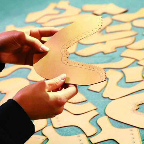 How Projection-Based CNC Cutting Technology Is Transforming Footwear Leather Manufacturing Efficiency