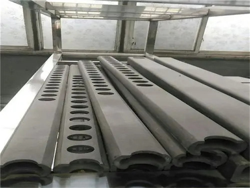 Reaction bonded silicon carbide supportor