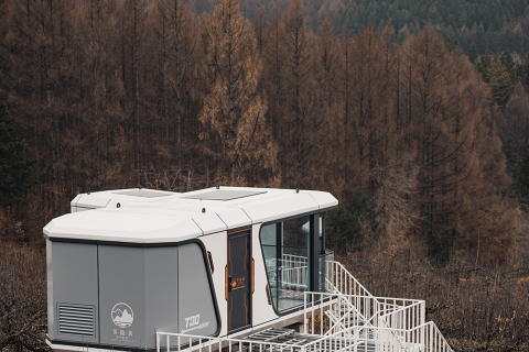 Tant que vous disposez d'un terrain, vous pouvez envisager d'utiliser une maison capsule spatiale comme famille d'accueil.