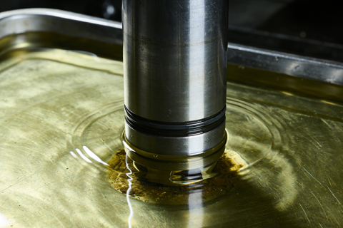 Dầu VCI có phù hợp để bảo vệ các xi lanh thủy lực trong sản xuất thiết bị không?