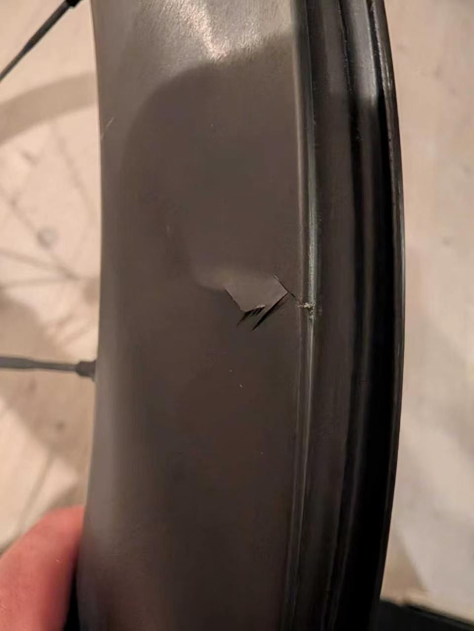 Cracked rim hook