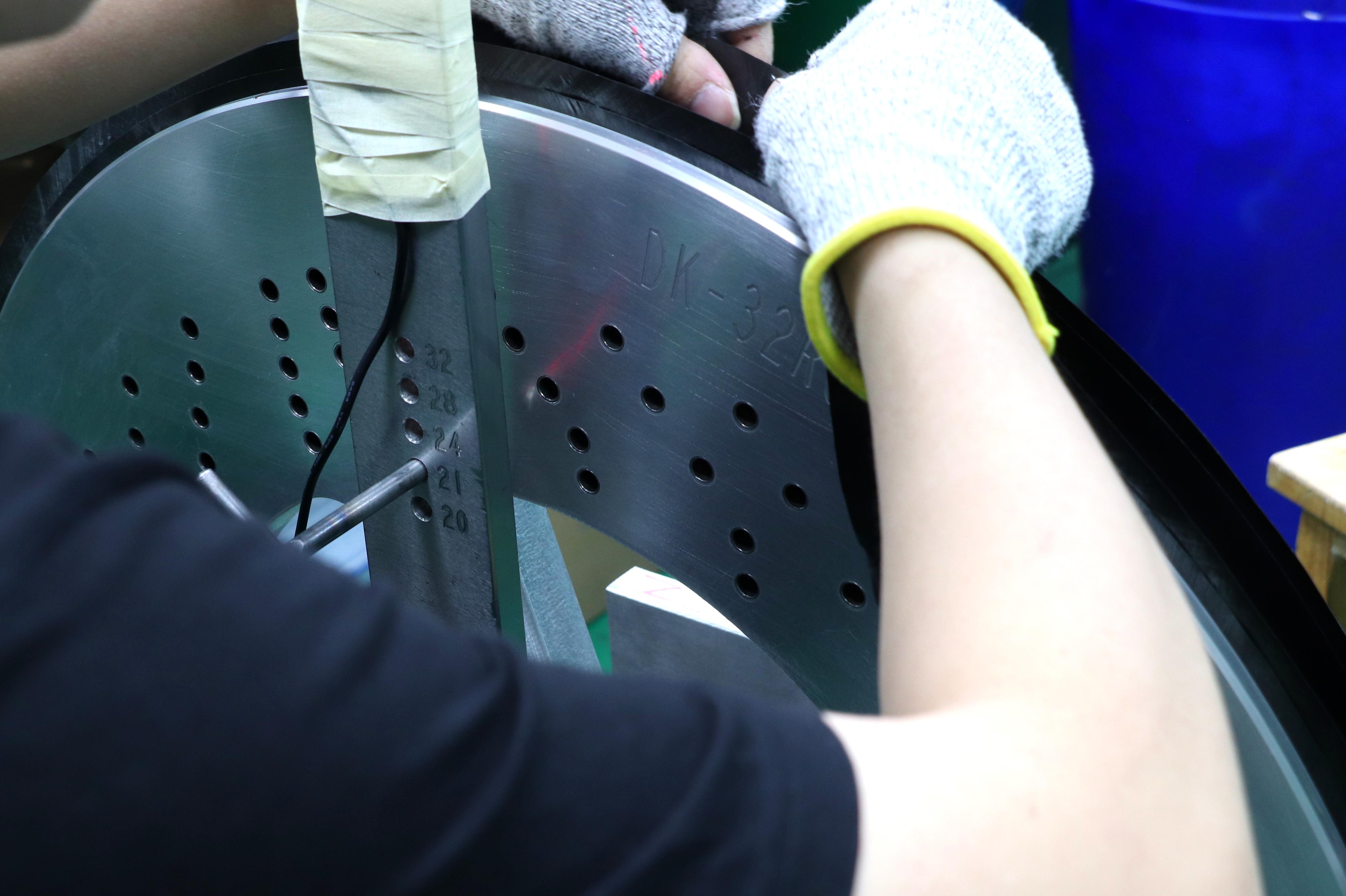 Skilled Manual Roll Forming for 32 inch carbon gravel rim