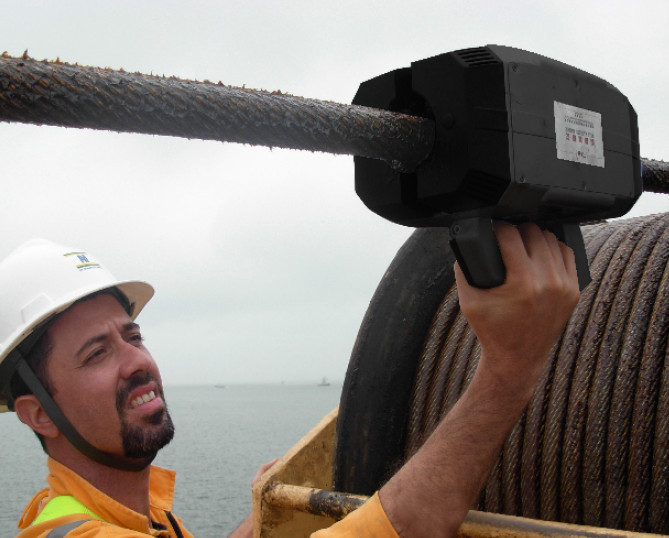 ワイヤロープ探傷器