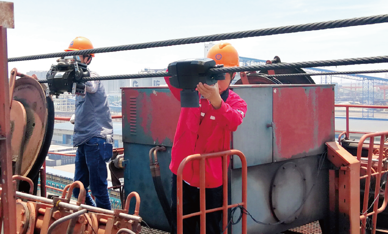 Prioritizing Safety in Port Cranes with Portable Wire Rope Inspection Equipment(好处：国外客户拜访
