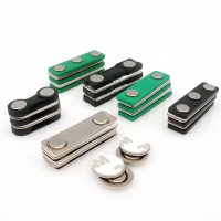 Samolepící magnetická jmenovka