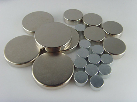 Diferencia entre el galvanizado y el niquelado para materiales de imán permanente NdFeB