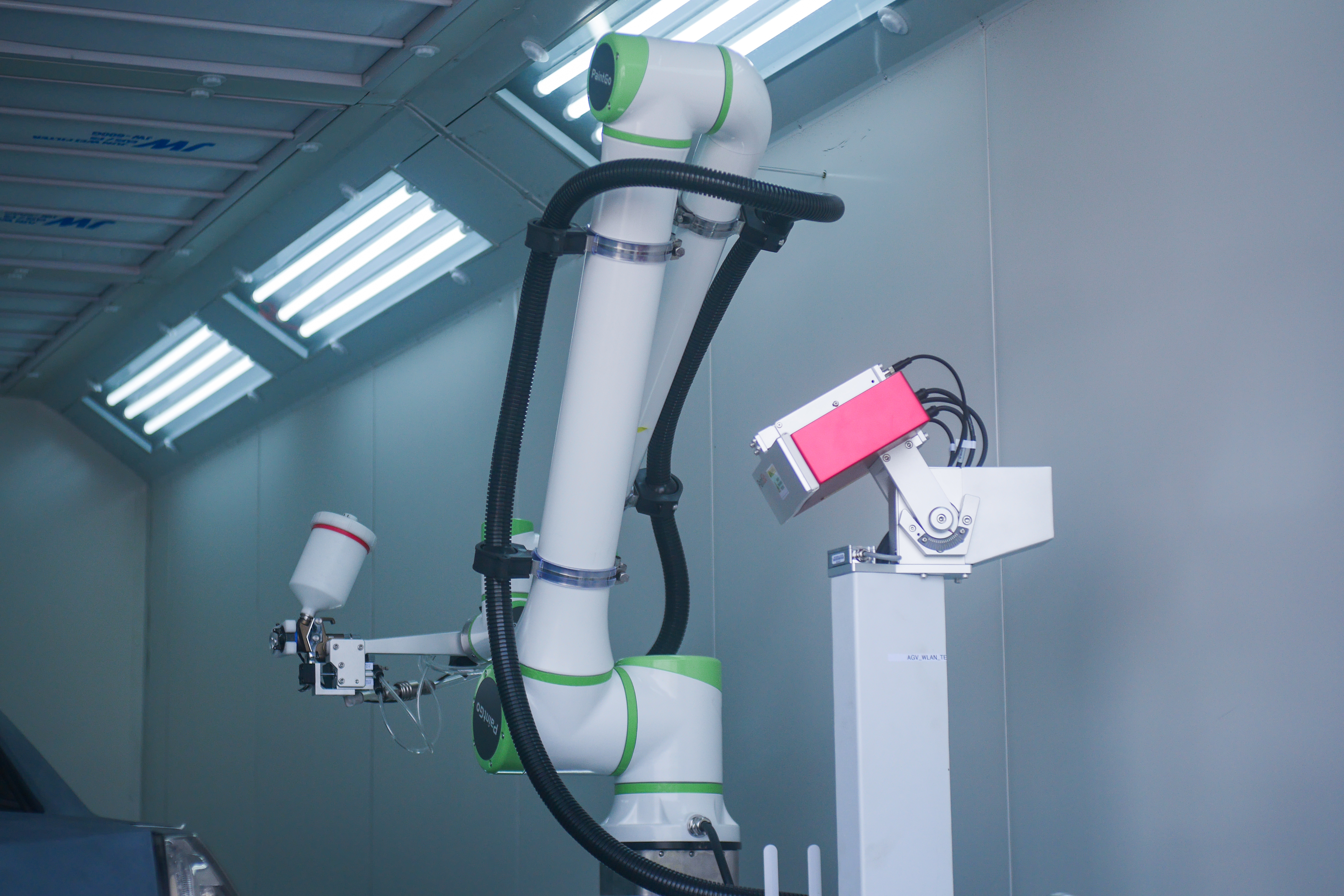 Intelligent Spray Painting Robot