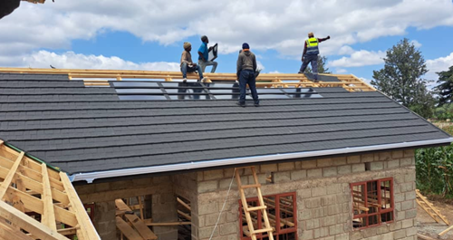 Projeto de telhas solares na Tanzânia (2,4 kW) — T MAX L