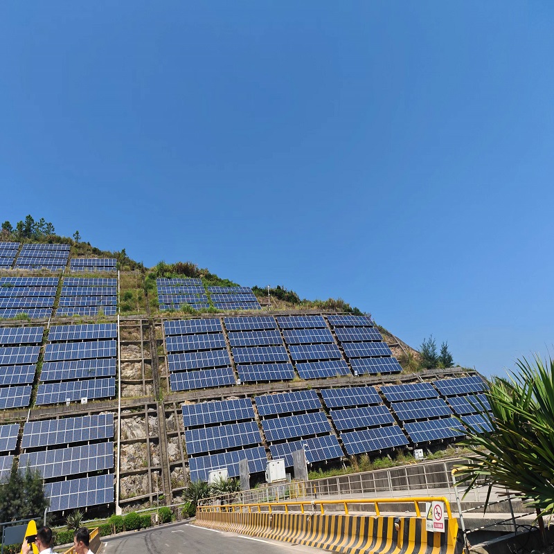 How far the solar panels are from the house？